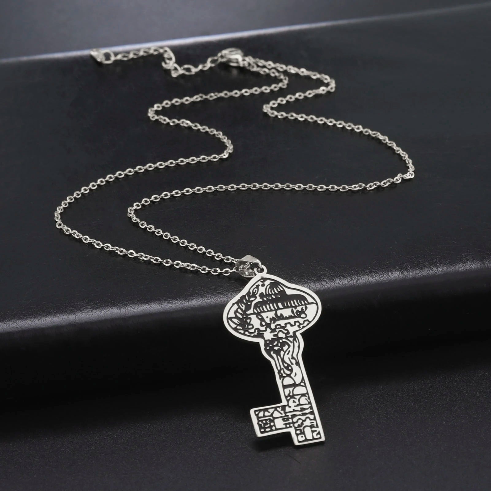 Palestine Key Stainless Steel Necklace – Symbolic Vintage Pendant